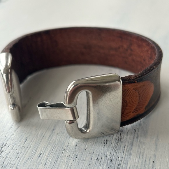 Unisex Wide Strap Leather Bracelet - Picture 5 of 7